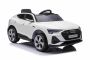 Samochód elektryczny Audi E-tron Sportback 4x4 biały, siedzenie ze skóry ekologicznej, pilot 2,4 GHz, koła Eva, wejście USB / Aux, Bluetooth, zawieszenie, akumulator 12V / 7Ah, światła LED, miękkie koła EVA, silnik 4 x 25W, ORYGINALNA licencja