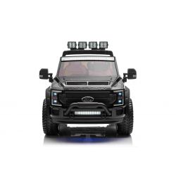 Samochód elektryczny Ford Super Duty 24V czarny, dwumiejscowy, napęd 4X4 z wysokowydajnymi silnikami 24V, podwójne tylne koła EVA, siedzenie ze skóry ekologicznej, pilot 2,4 GHz, rampa świetlna LED, odtwarzacz MP3 z wejściem USB, ORYGINALNA licencja