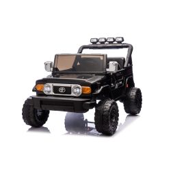 Elektryczny samochodzik Toyota FJ Cruiser XXL z napędem 4x4, licencjonowany (dwumiejscowy), czarny, przenośny akumulator litowy, wysokie podwozie, dwa miejsca, tylna oś zawieszenia, pilot 2,4 GHz, odtwarzacz MP3 z Bluetooth, światła LED